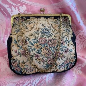 Vintage 40s Floral Tapestry 6” Gold Tone Chain Kiss Clasp Closure Lined Handbag
